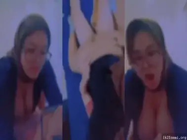 Bokep Jilbab Kacamata Tobrut Jilbab Basah Ngentot
